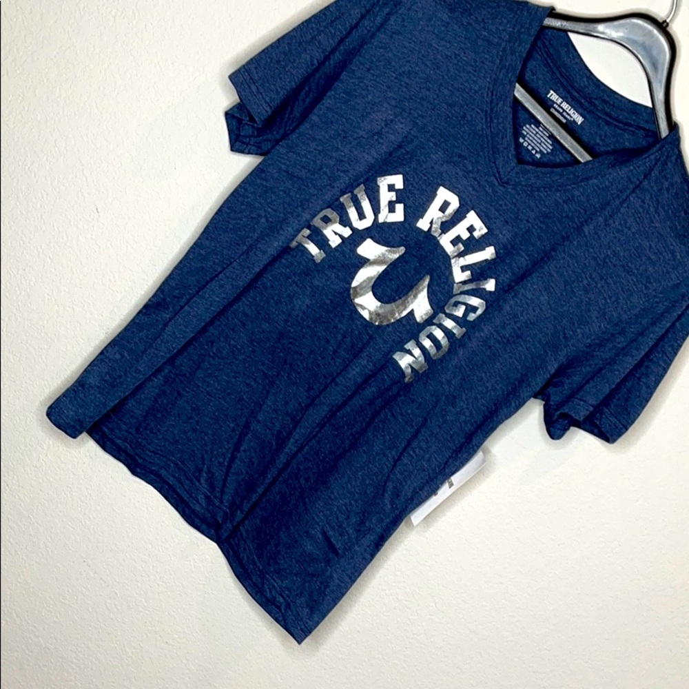 - True Religion-NWTO Blue vneck w/ silver lo…